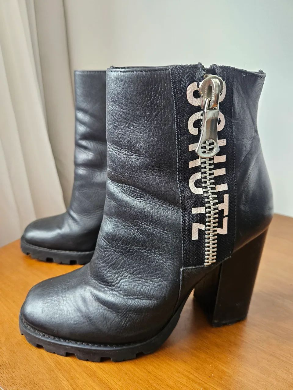 Bota Schutz 