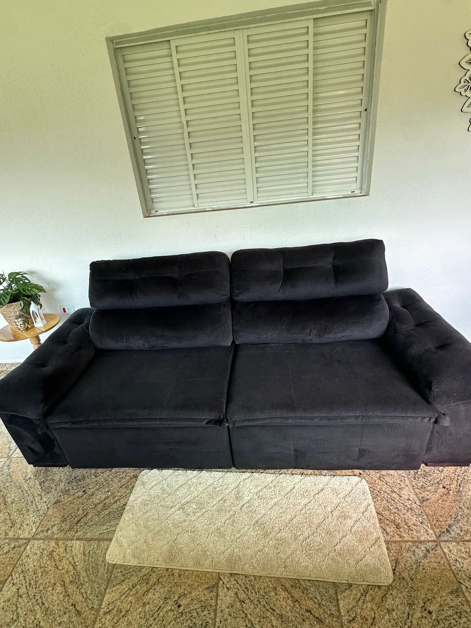 Sofá Retrátil Preto em Ótimo Estado - Foto 2