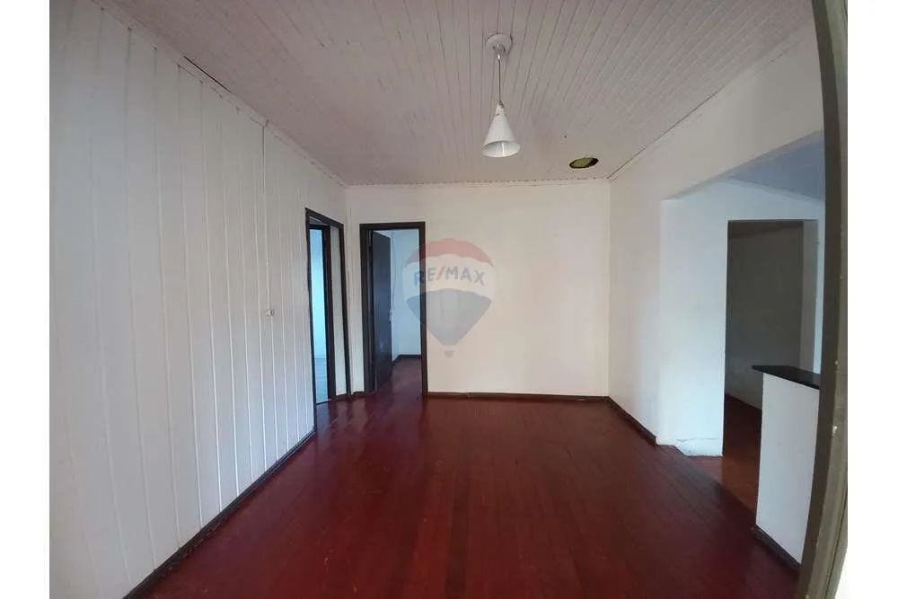 Casa no Centro, 3 Quartos, Quintal e Garagem! - Foto 4