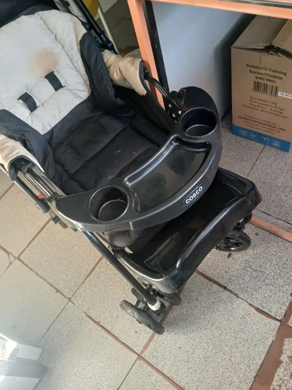 Carrinho de bebê com bebê conforto Cosco - Foto 2