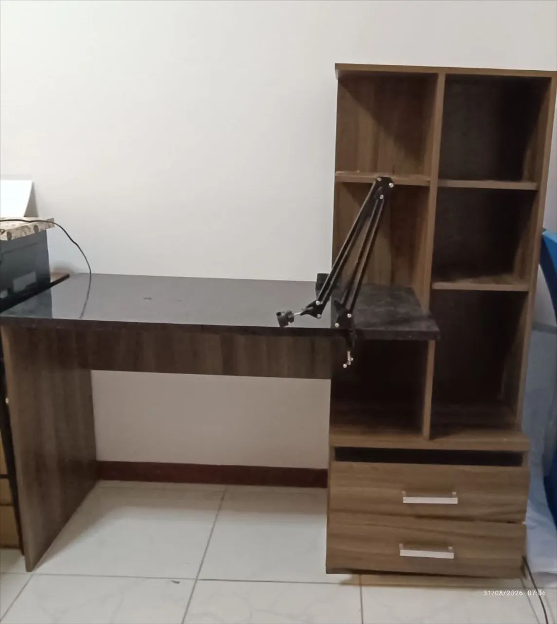 Escrivania para computador com divisórias e duas gavetas  - Foto 4