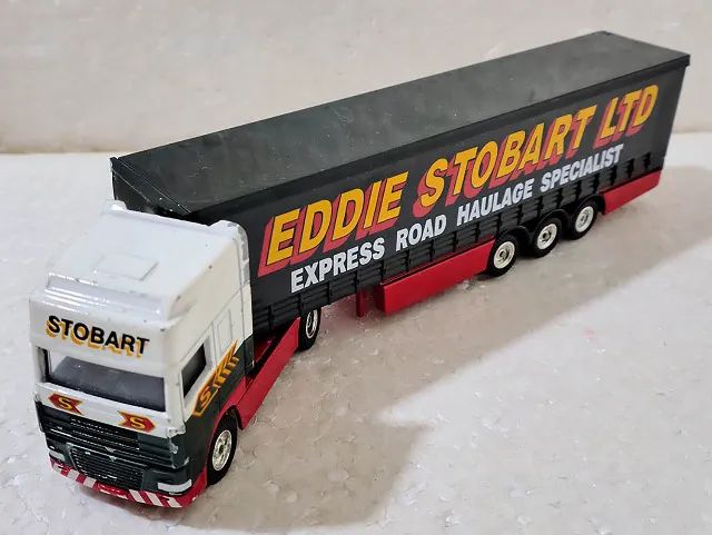 Corgi - DAF 95 + Trailer