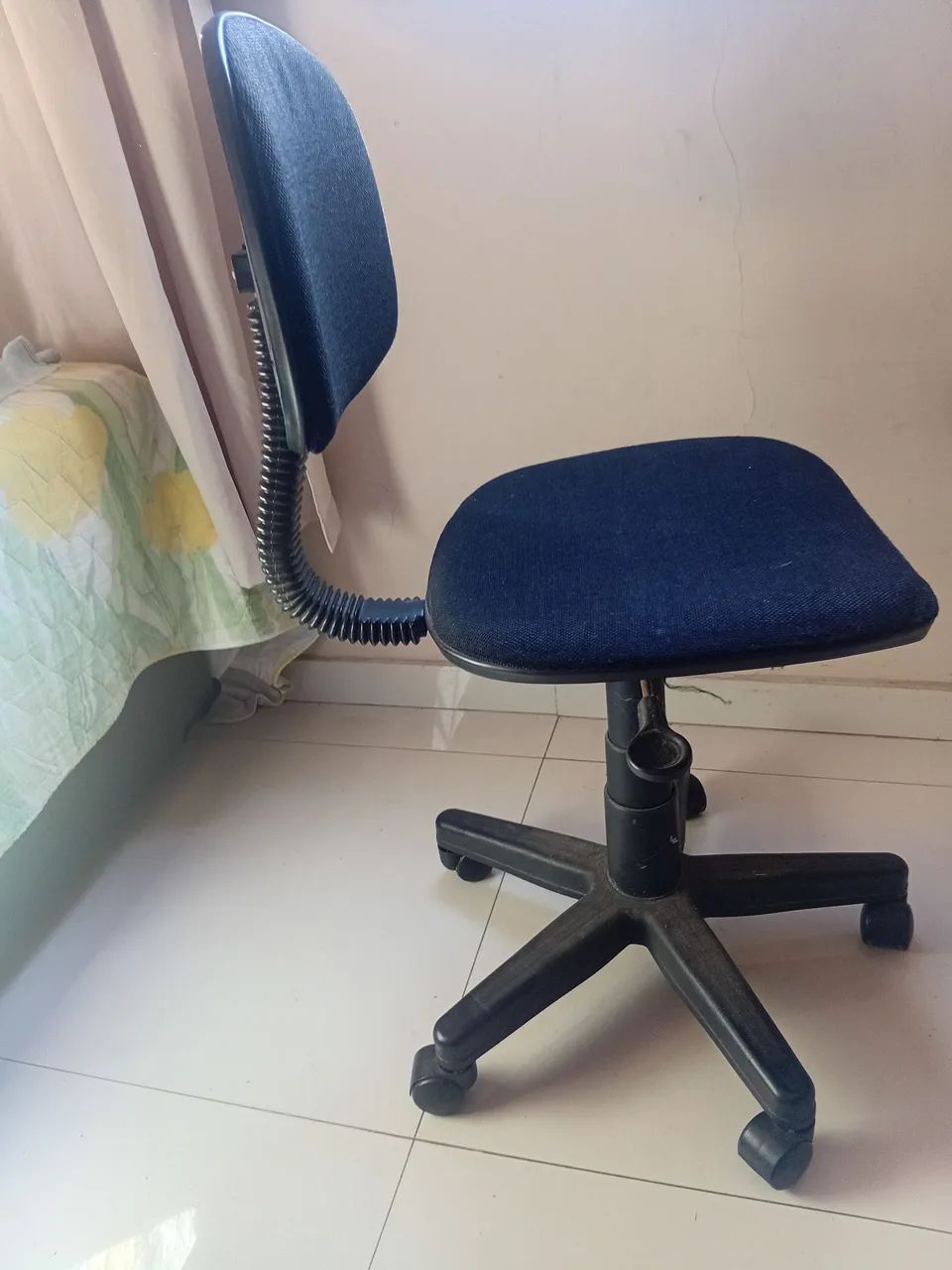 Cadeira escritorio com rodinhas! - Foto 2