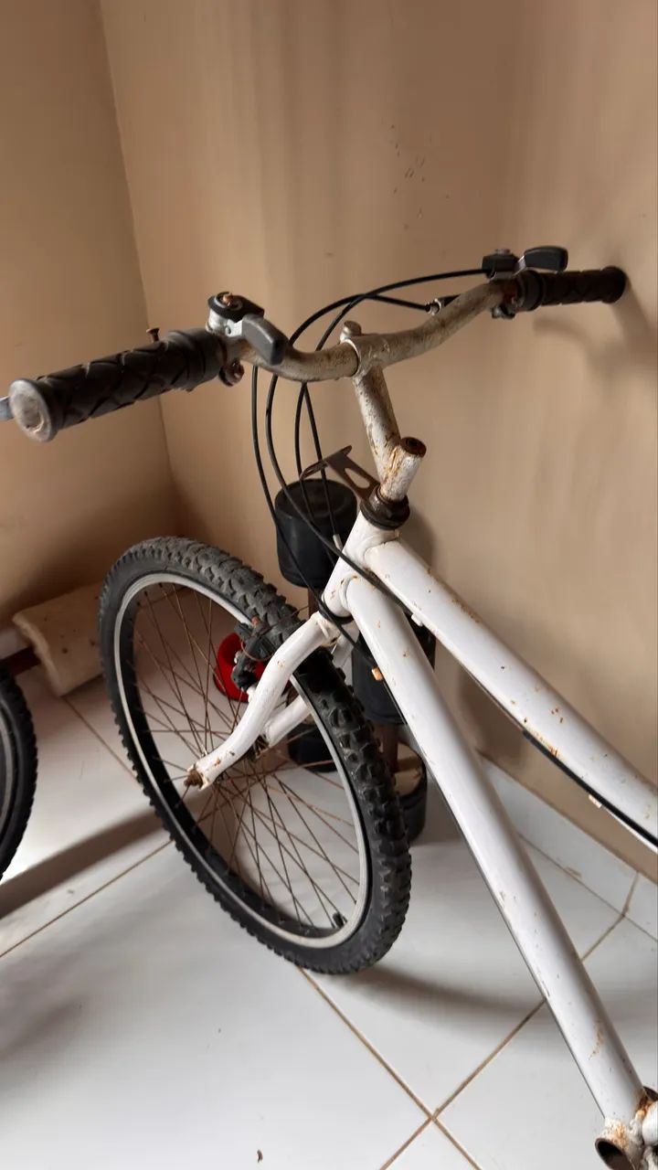 Vendo bicicleta com algumas coisas pra fazer - Foto 2