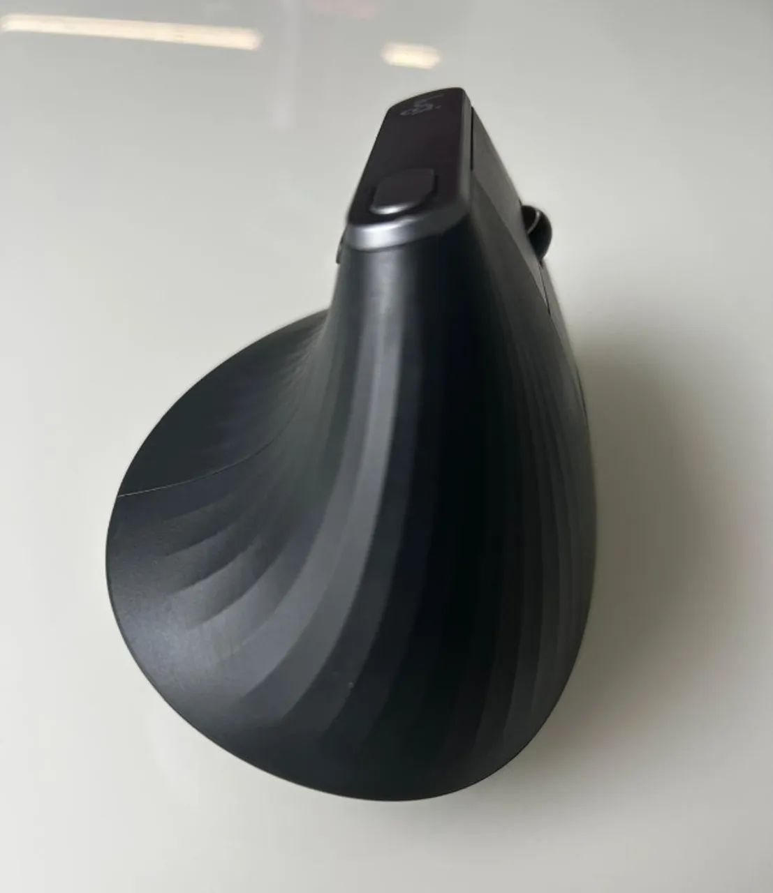 Logitech MX Vertical - Mouse Ergonômico Premium - Foto 3
