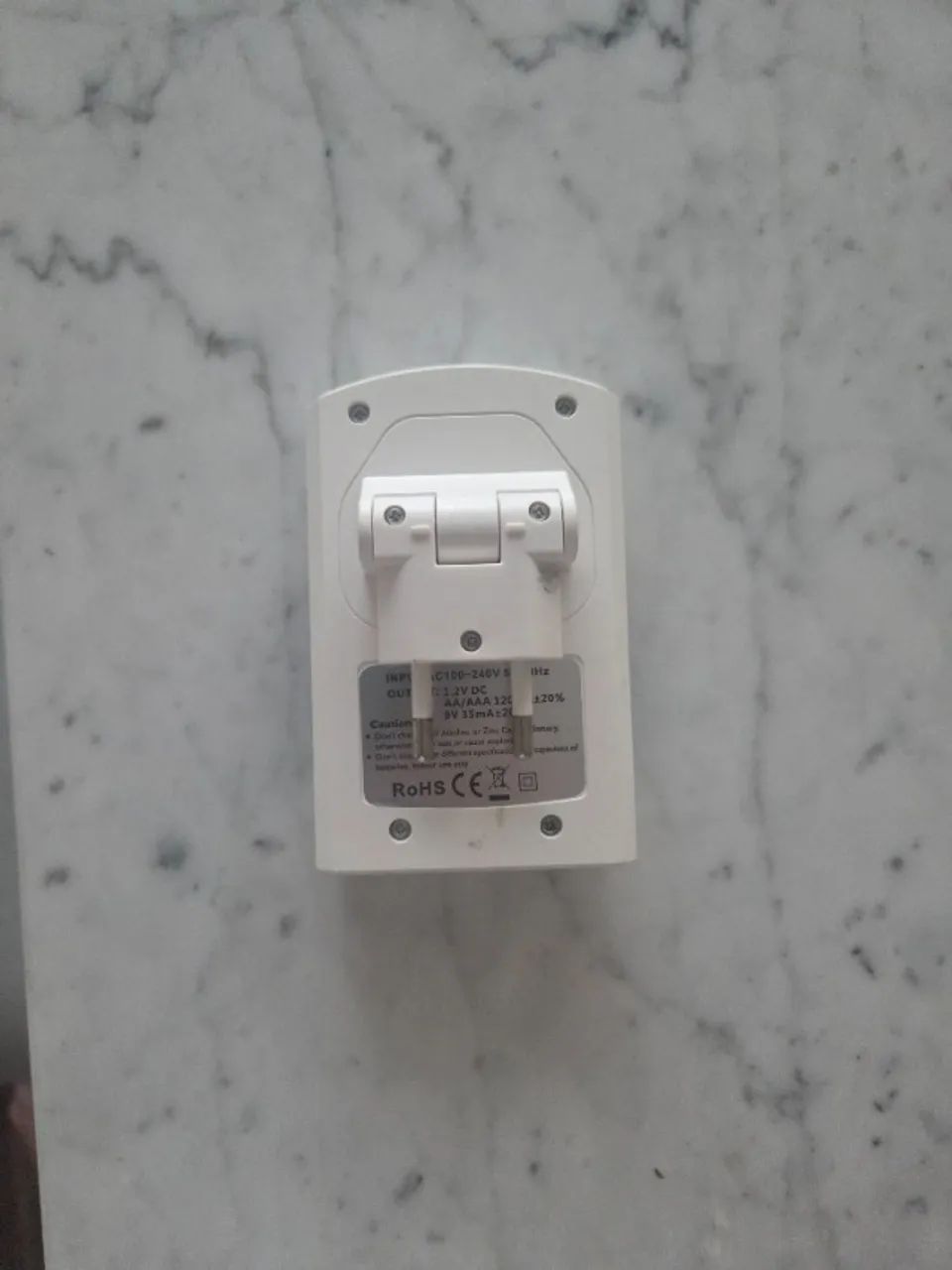 Carregador de pilhas com 4 pilhas incluídas  - Foto 3