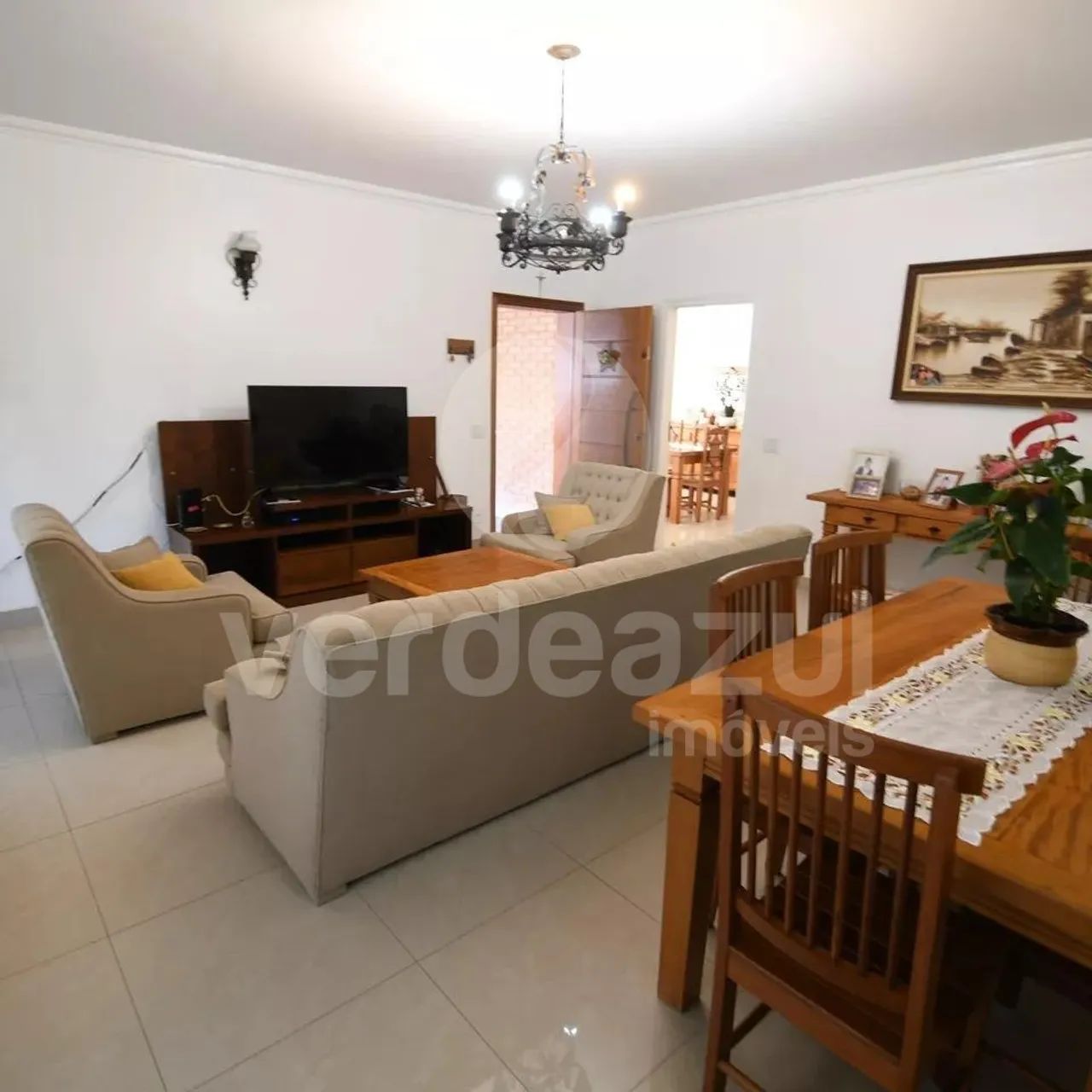 Casa com 4 dormitorios,sendo 1 suíte, churrasqueira e 2 vagas de garagem coberta - Foto 2