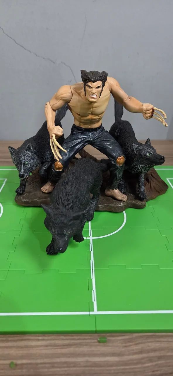 Wolverine com lobos - Marvel Select 