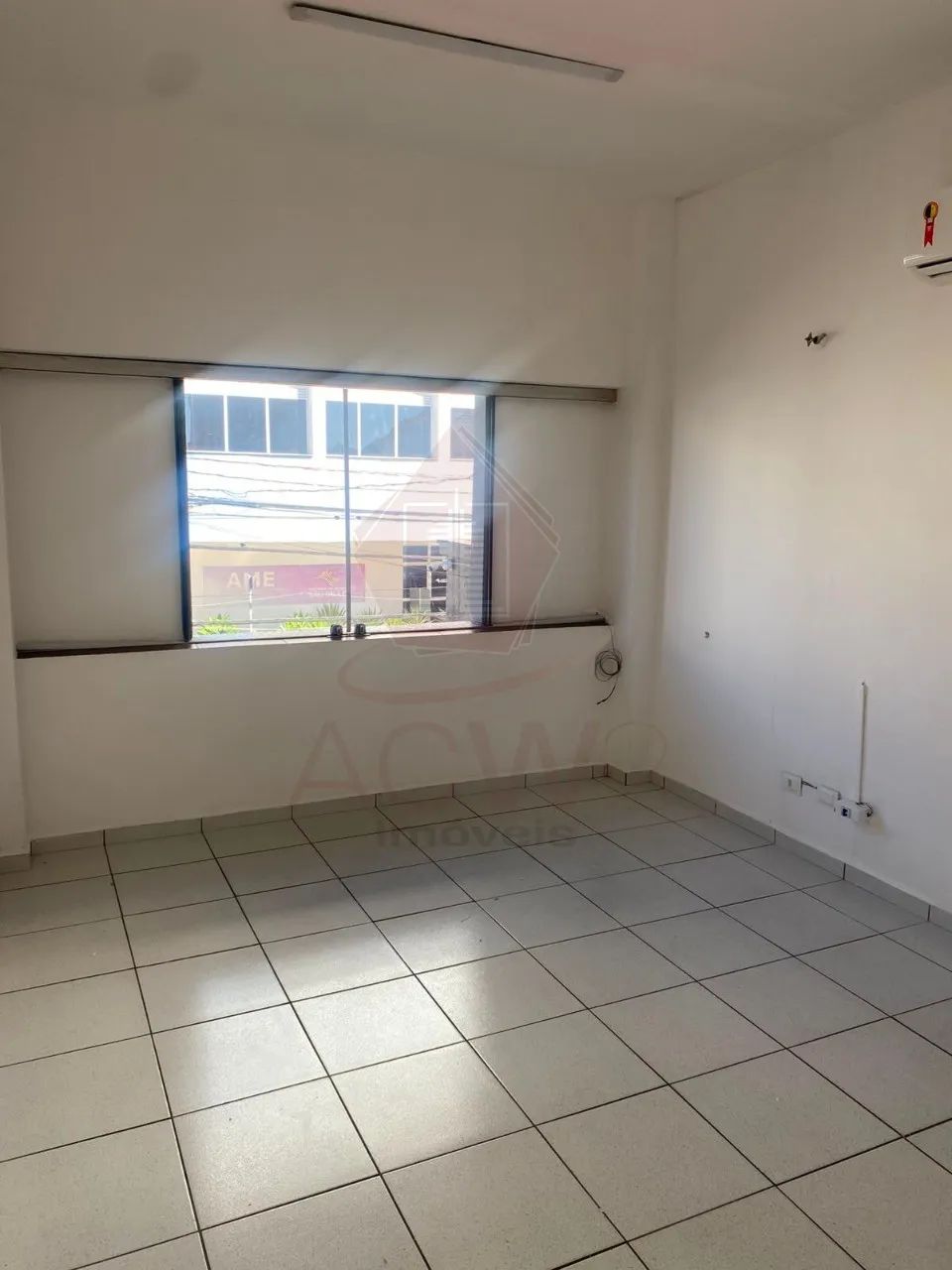 SALA COMERCIAL NO CENTRO COM 45M² DE ÁREA ÚTIL COM AR CONDICIONADO, COPINHA E BANHEIRO - Foto 4