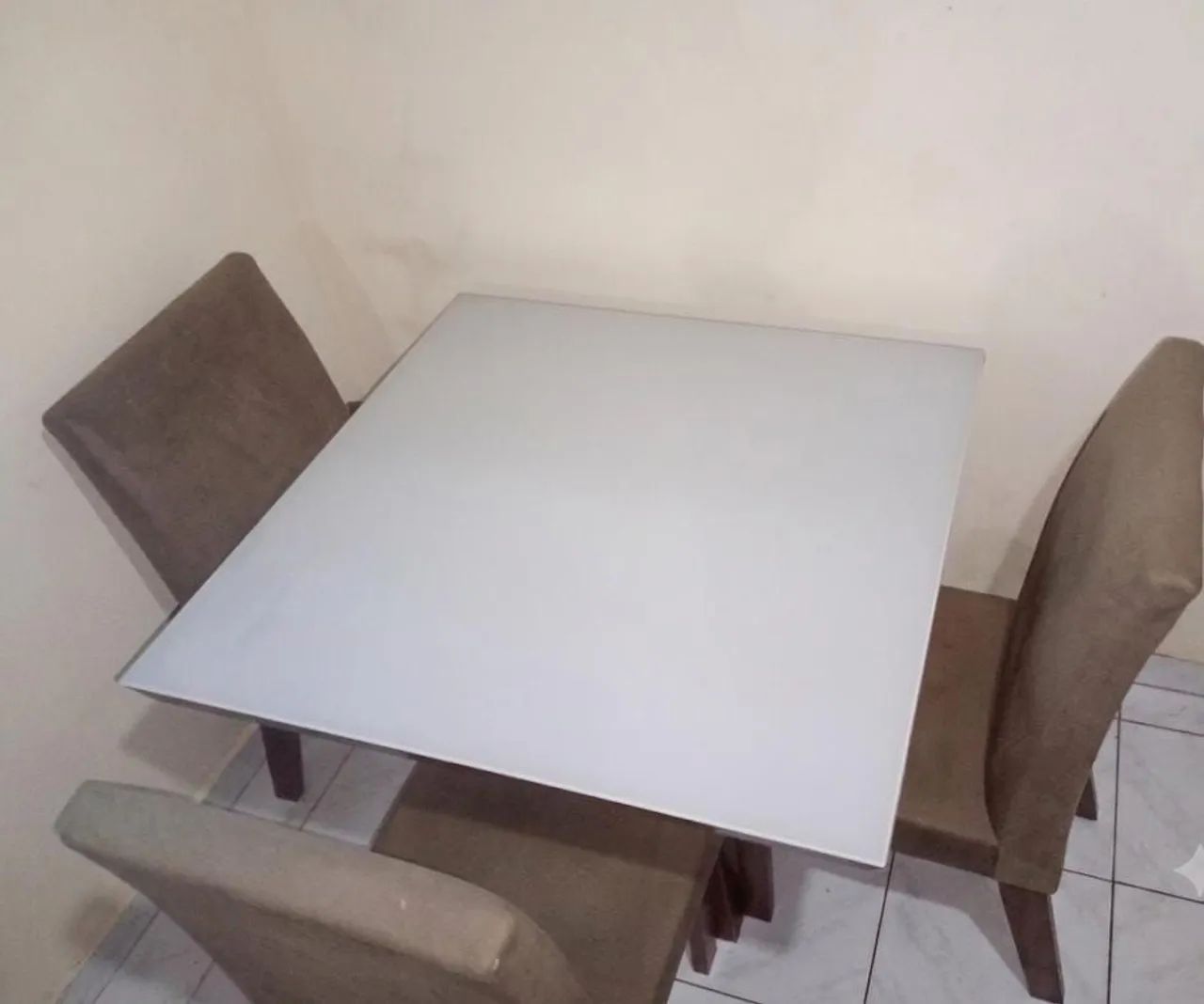 Mesa com 3 cadeiras