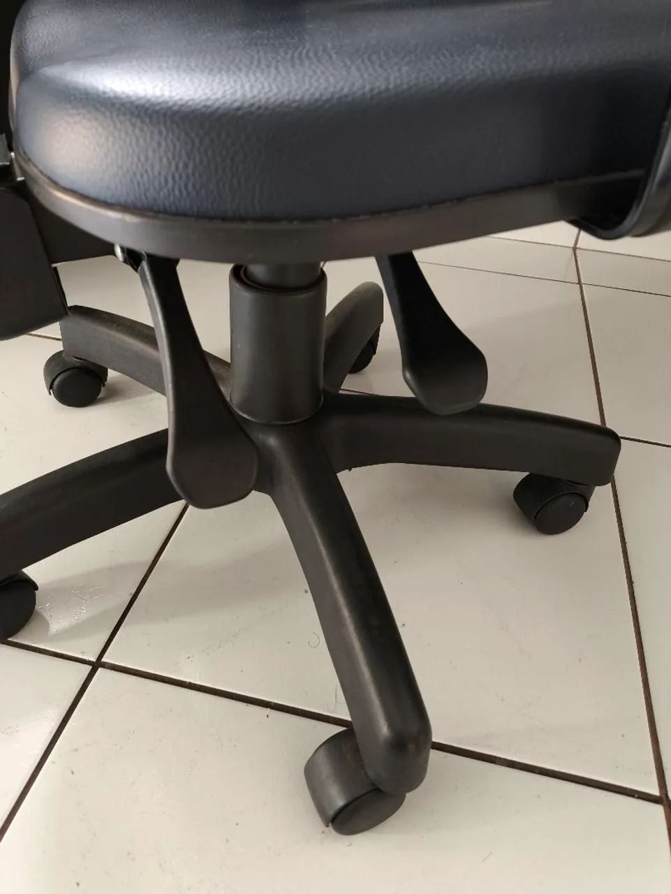 Mesa e cadeira para computador  - Foto 4