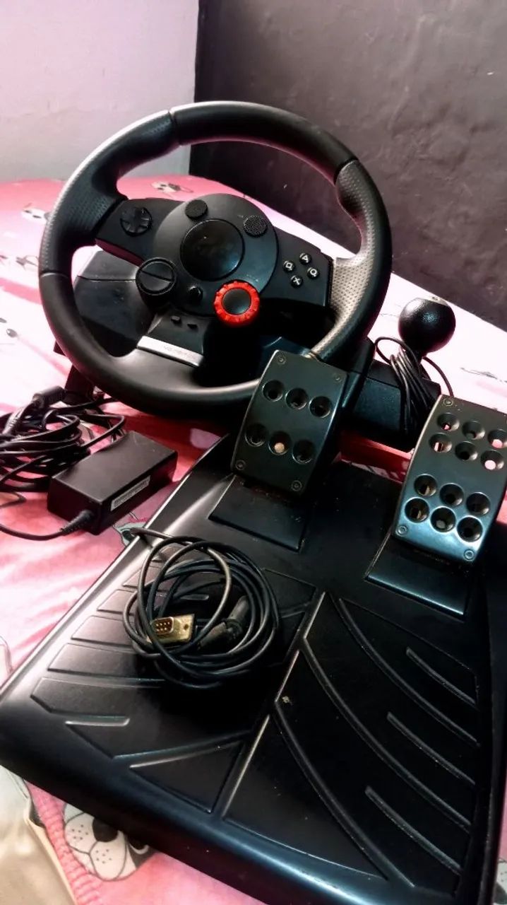 Volante Logitech Driving Force GT (PS3 e PC)