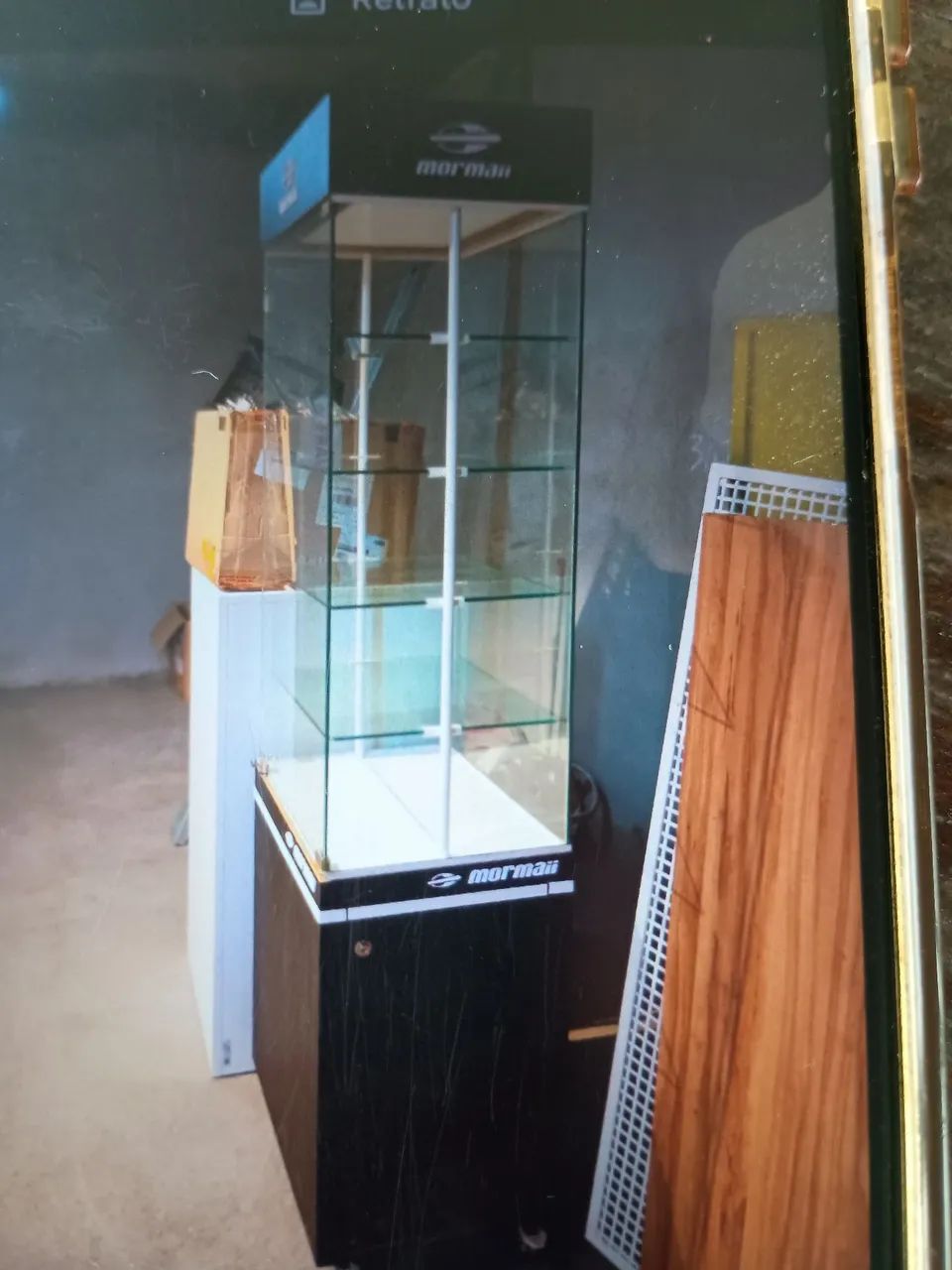 Vitrine expositora vertical vidro em perfeito estado com led funcionando 
