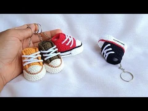 Chaveiro de sapatinho crochê  - Foto 4