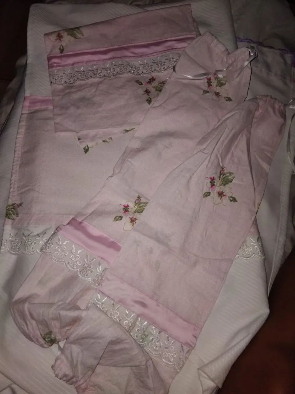 Edredon e roupas infantil