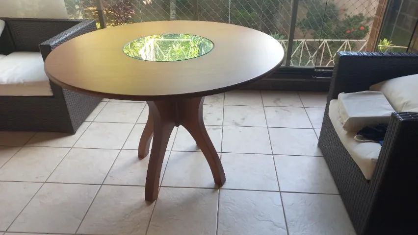 Mesa redonda com 4 cadeiras65082643498497123