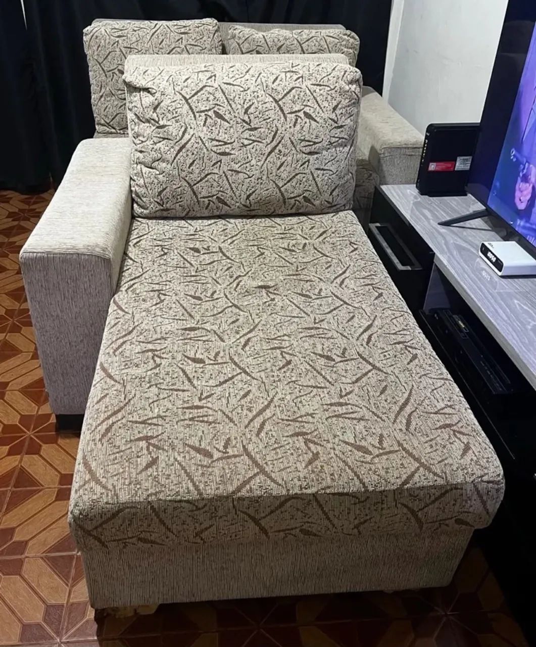 SOFÁ COM CHAISE 