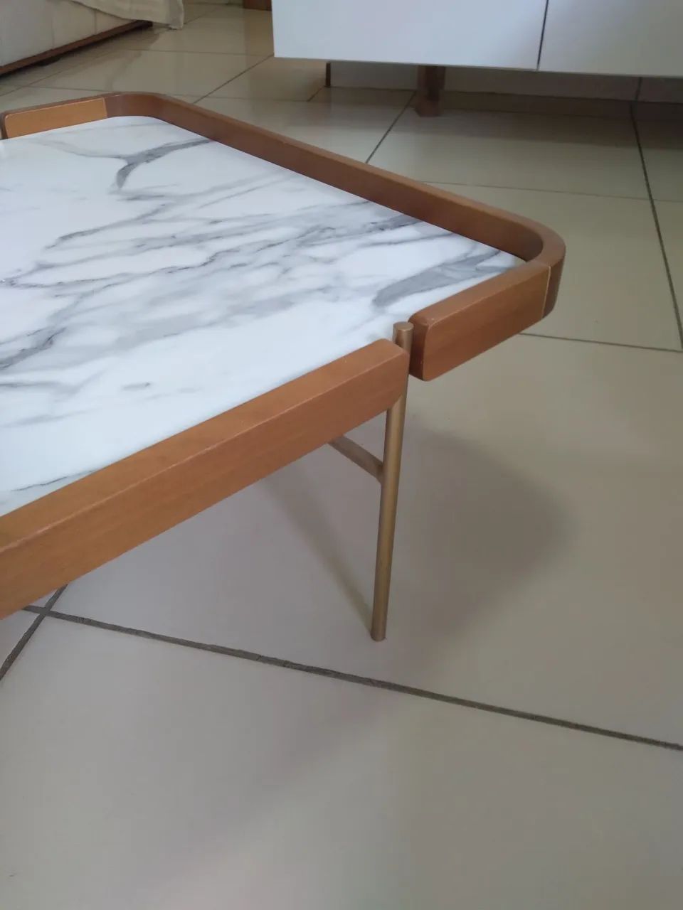 VENDO MESA DE CENTRO ZERADA. MOVEIL SUPER ELEGANTE. - Foto 3