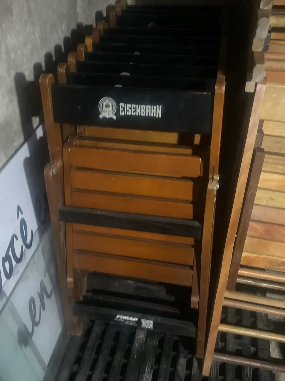 Cadeiras de bar de madeira