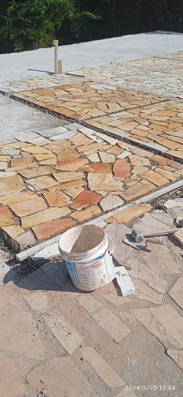 Pedreiro disponível 