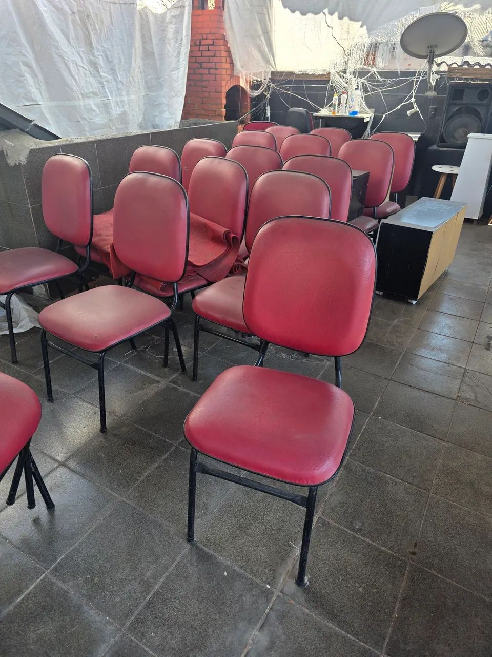 Cadeiras acolchoadas vermelhas  - Foto 4