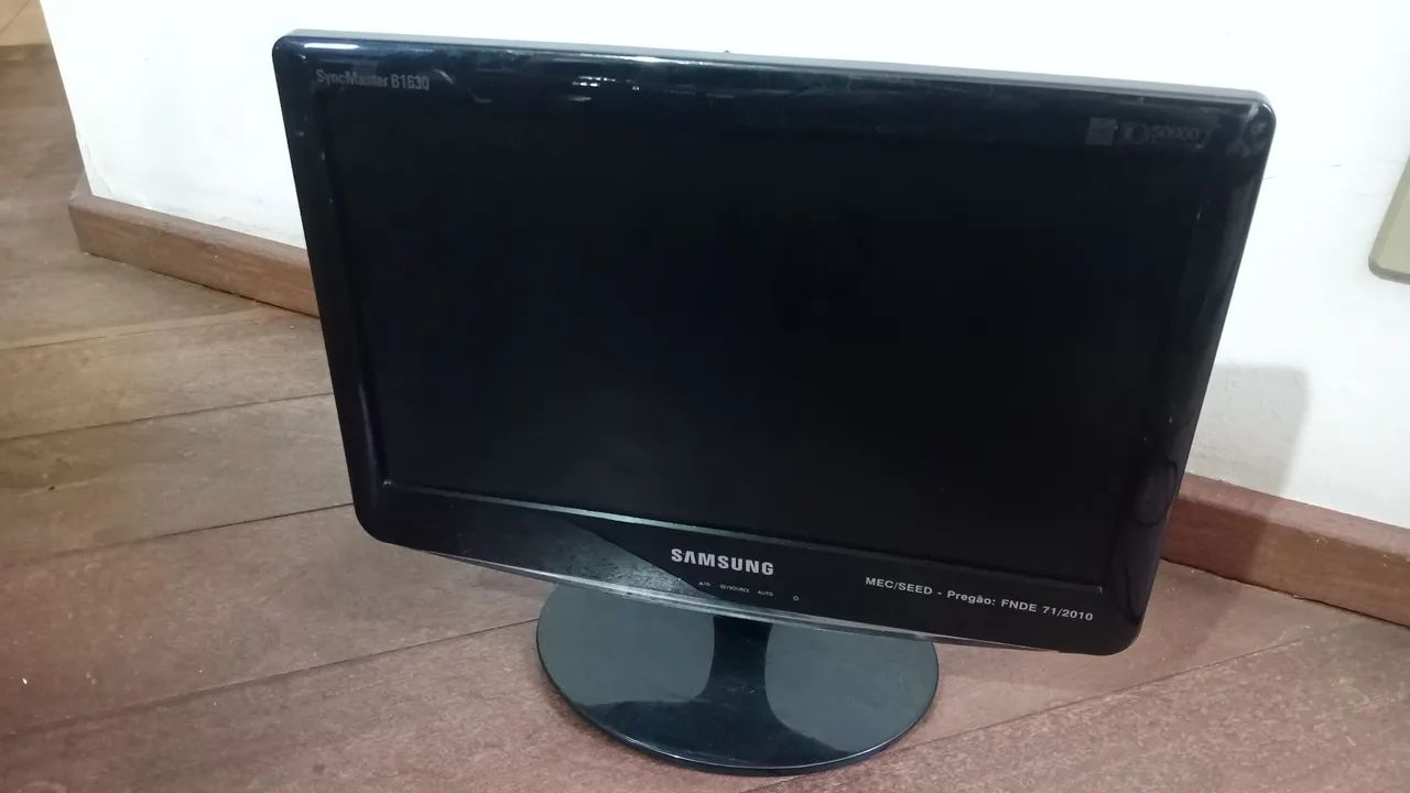 Monitor com detalhe