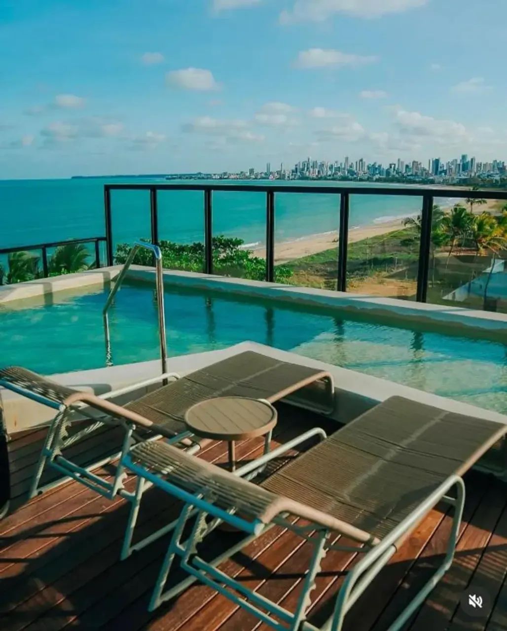 Flat | Pé na areia | com varanda