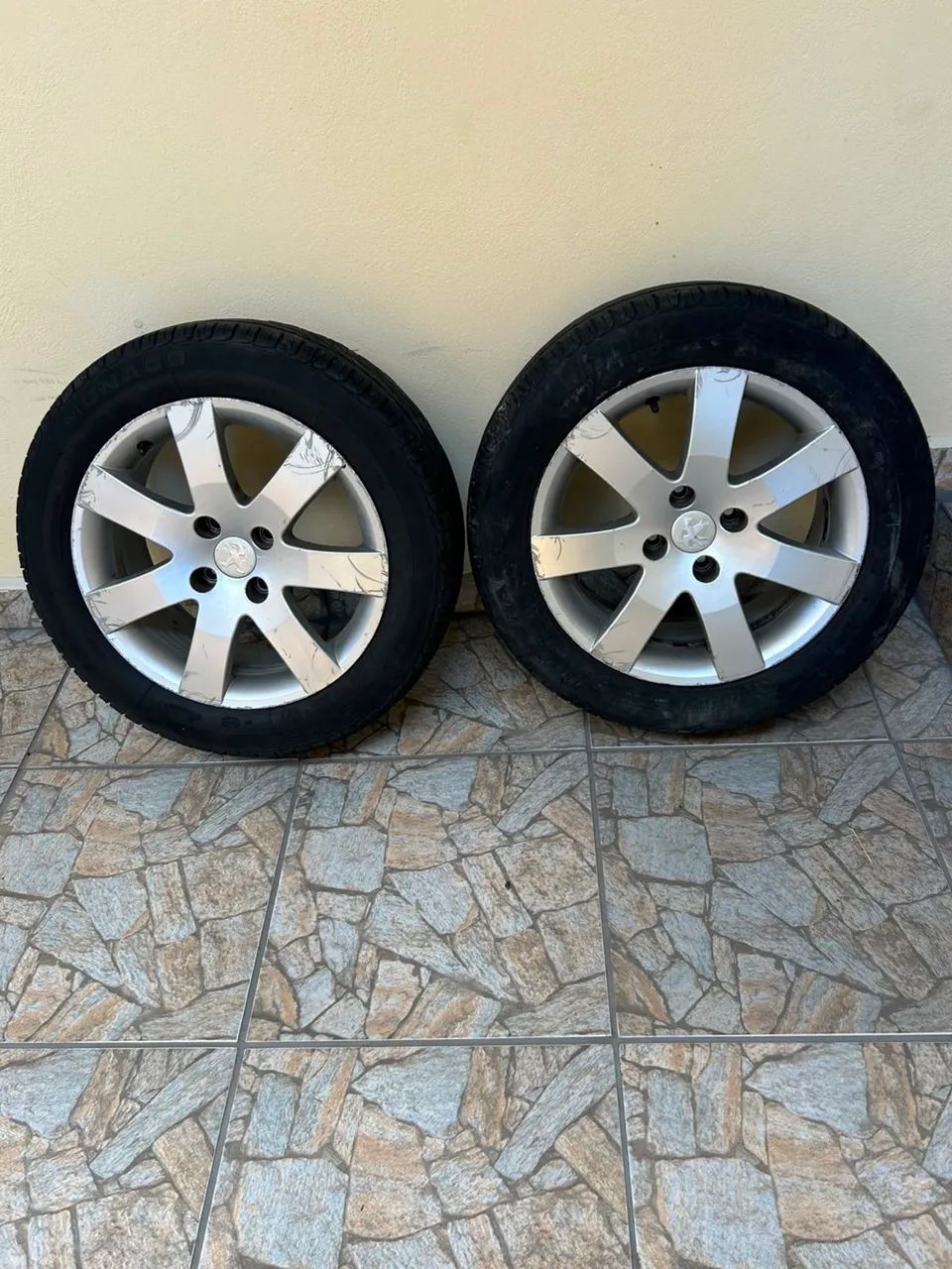 3 Pneus Aro 15 (2 Pneus + Estepe) - R$ 1.200 - Foto 4