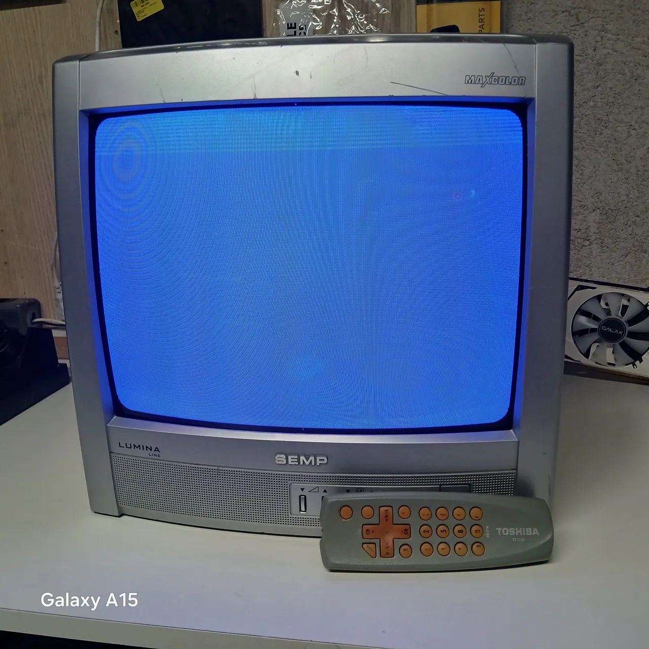 Vendo essa ? da sempre tochiba de 14 polegadas funcionando tudo tem o controle 