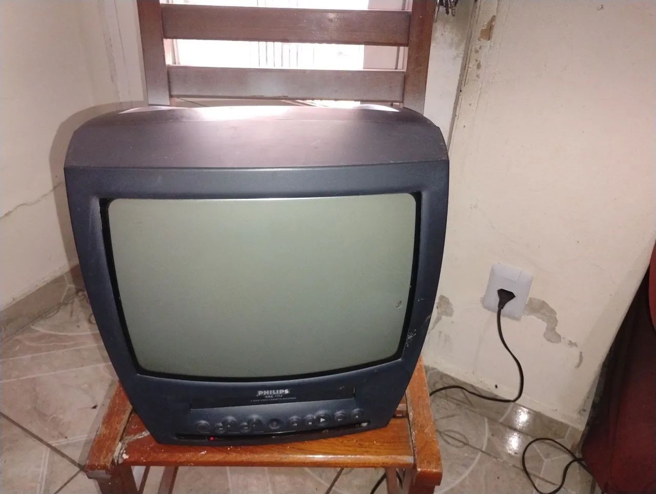 TV Tubo com Vídeo Cassete Philips 14 Polegadas Modelo PV461/781  - Foto 3