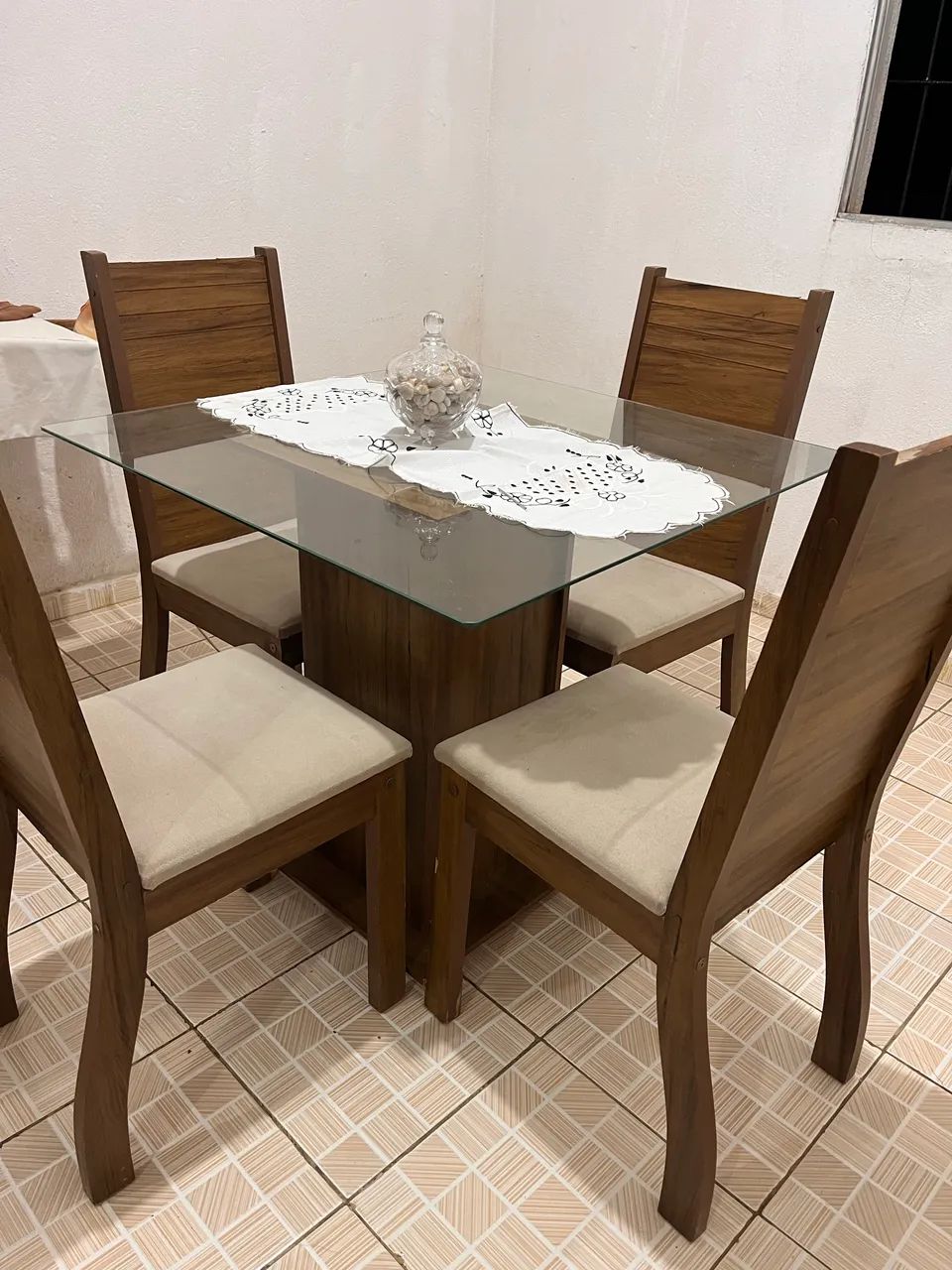 Mesa de cozinha em ótimo estado, 04 cadeiras  - Foto 3