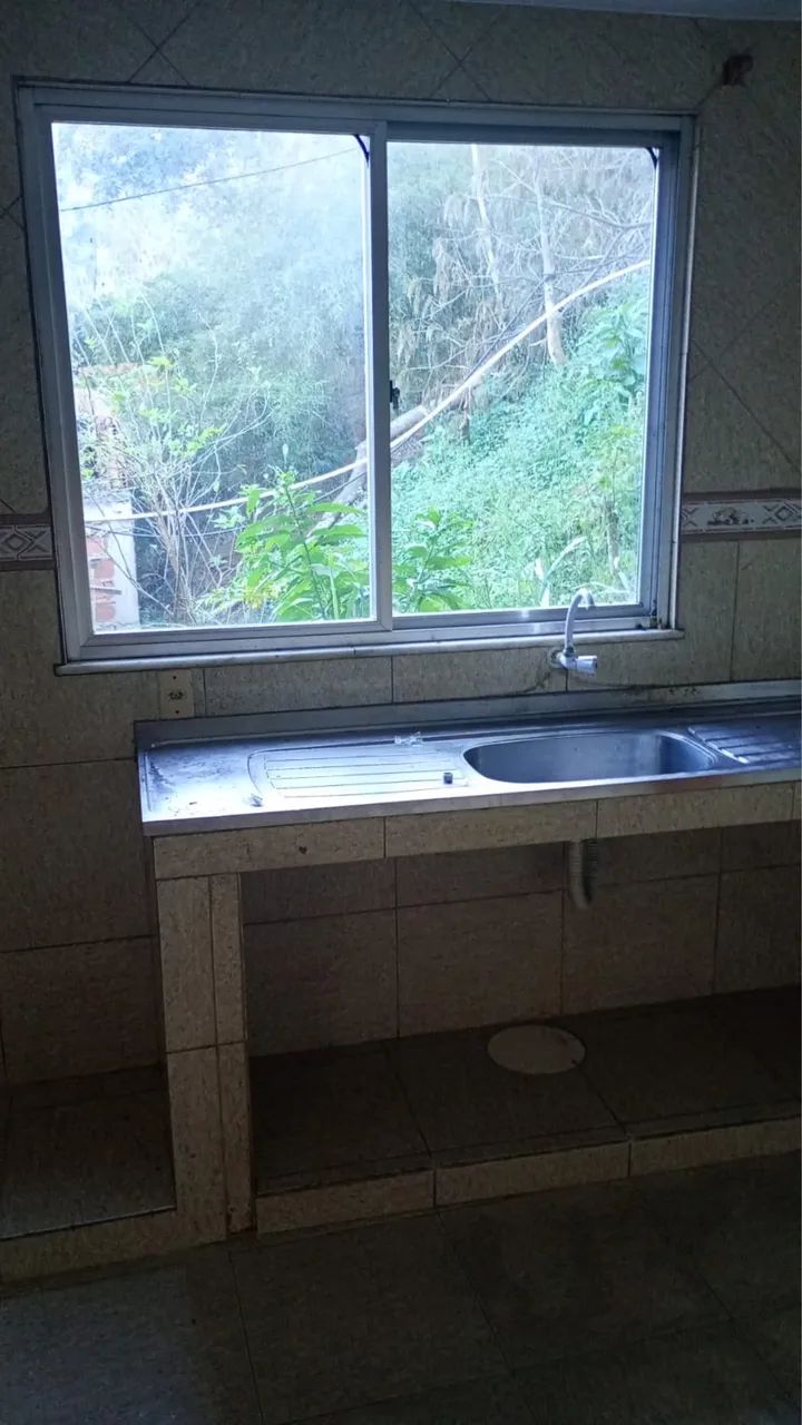 Aluga-se Kit Net em Mesquita 