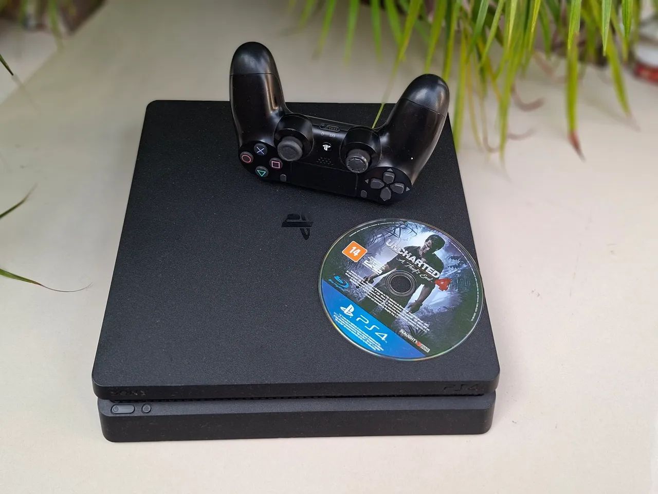 PS4 Slim (1000gb) + JOGO