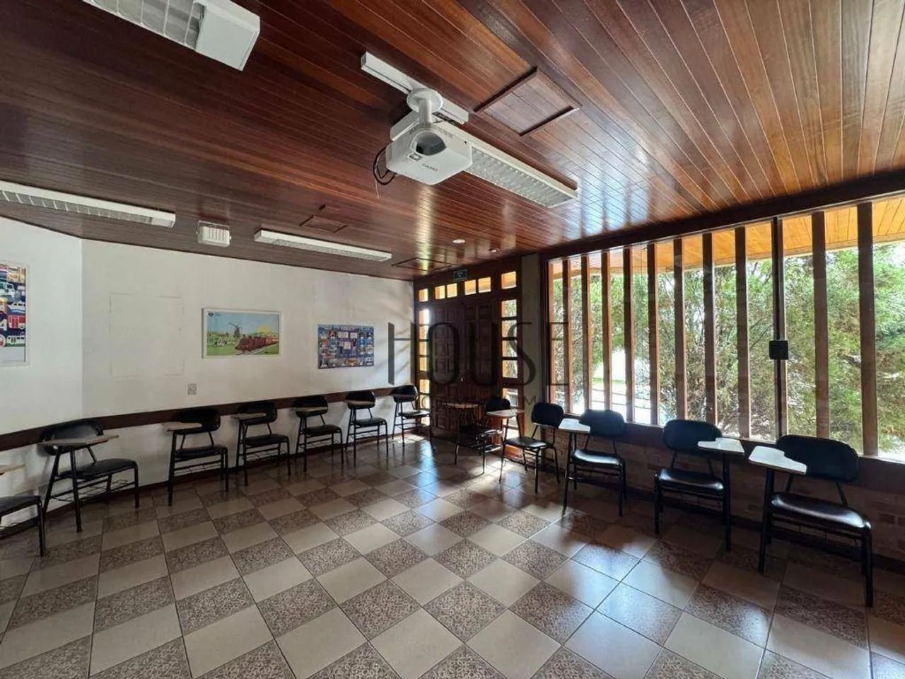 Casa comercial com 640 m² no Campolim