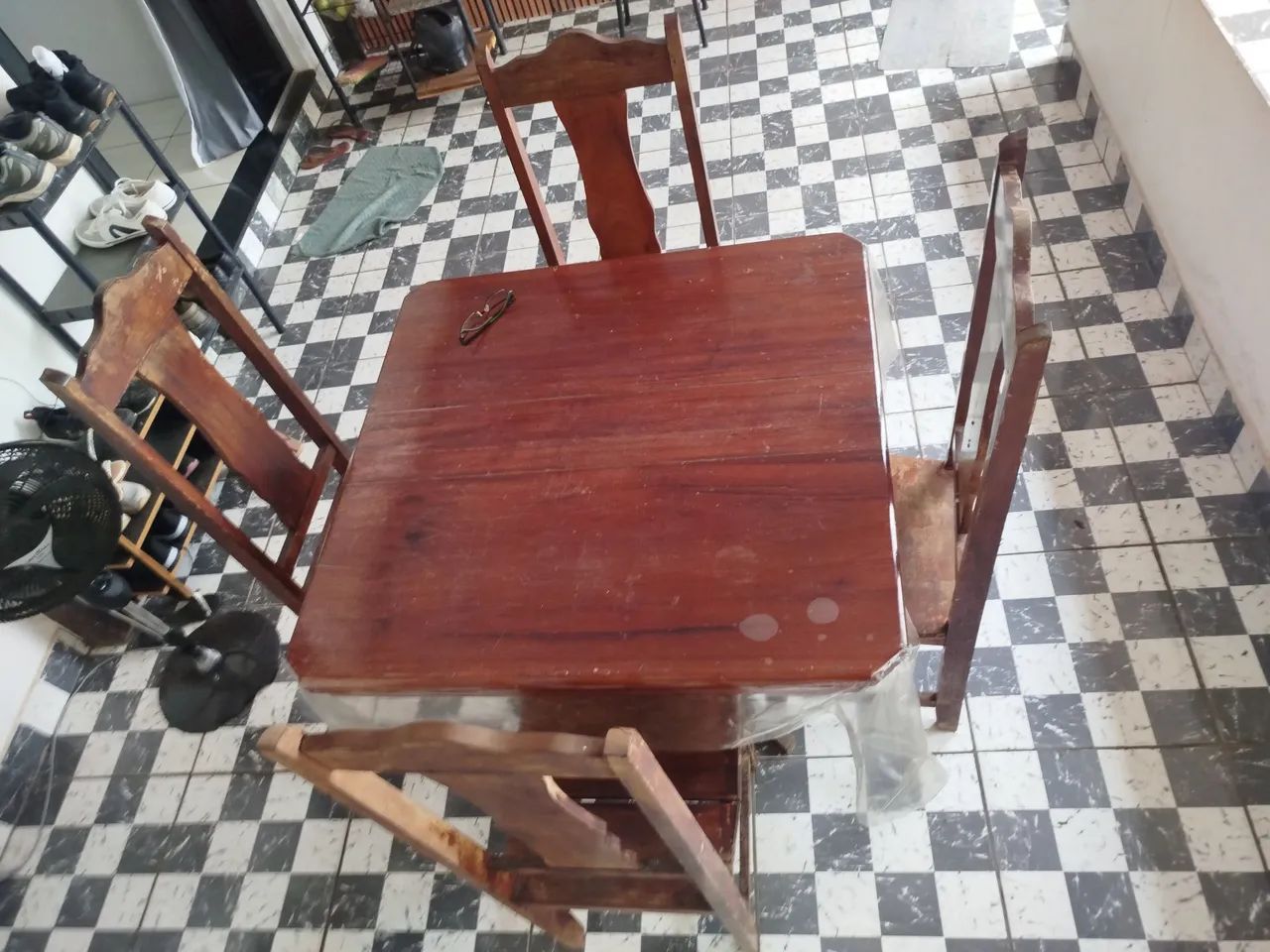 Conjunto mesa de jantar 4 cadeiras 