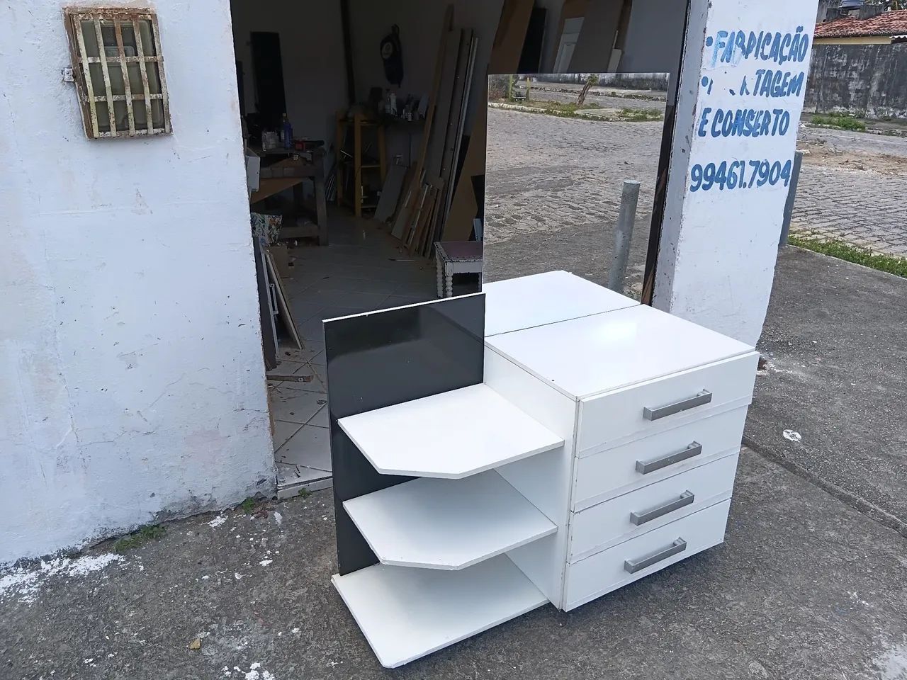 Cômoda com espelho