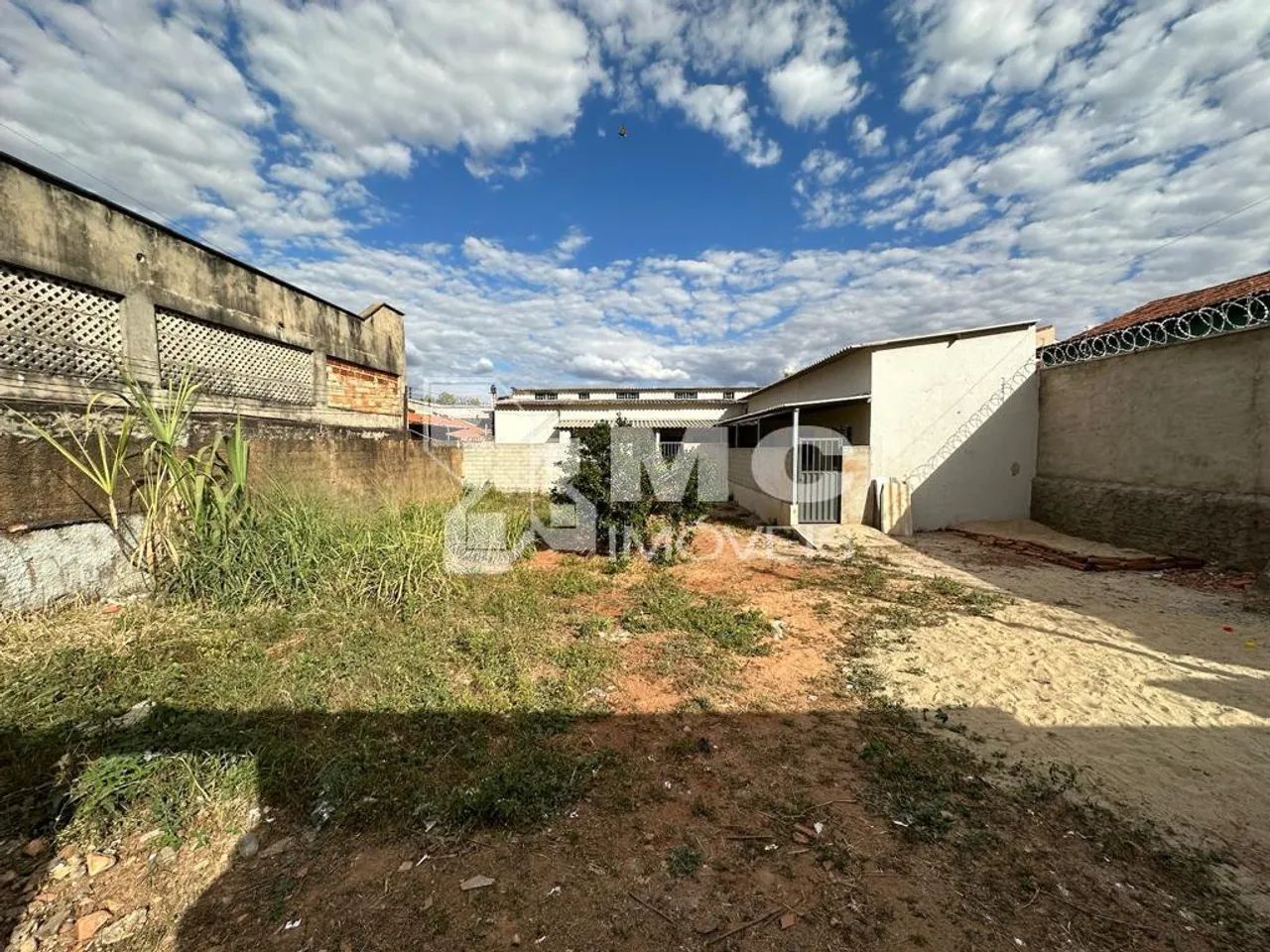 Terreno com 3 KITNETS na Região da UFG - Foto 3