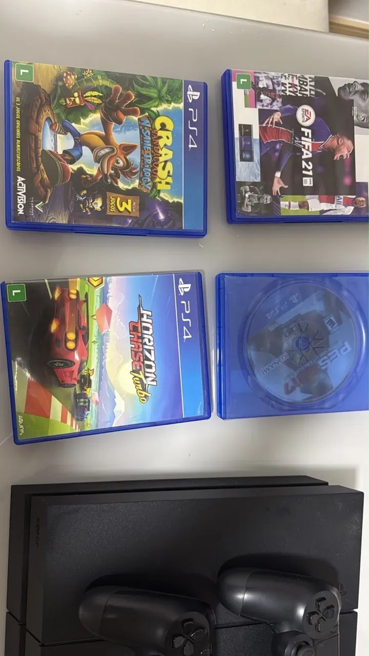 PlayStation 4 com 2 controles e 5 jogos - Foto 2