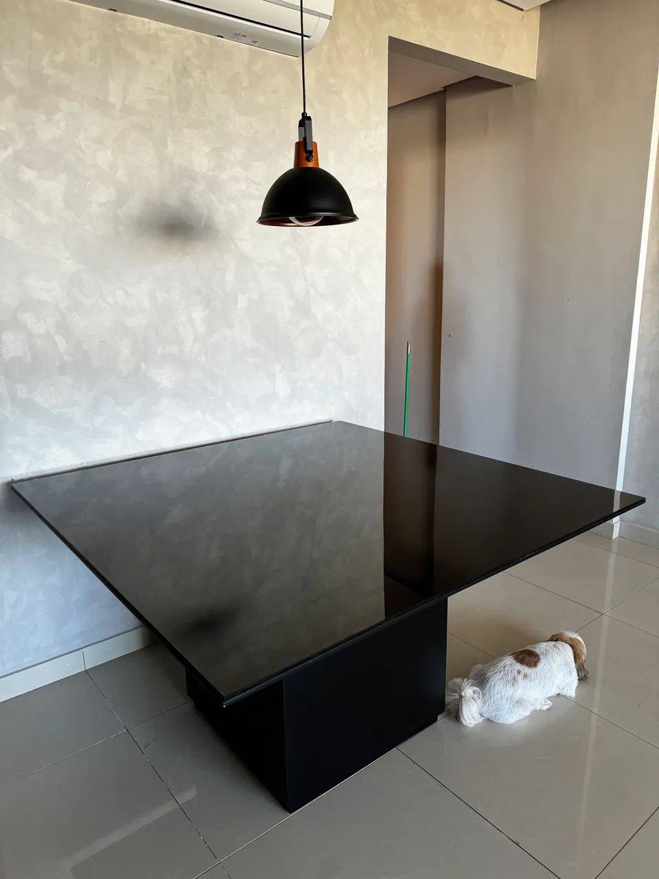 Mesa de vidro quadrada tok&stok com 6 cadeiras estofadas