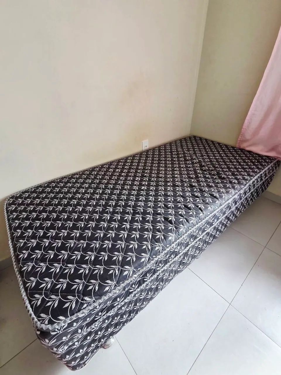 Cama box seminova Pelmex Solteiro