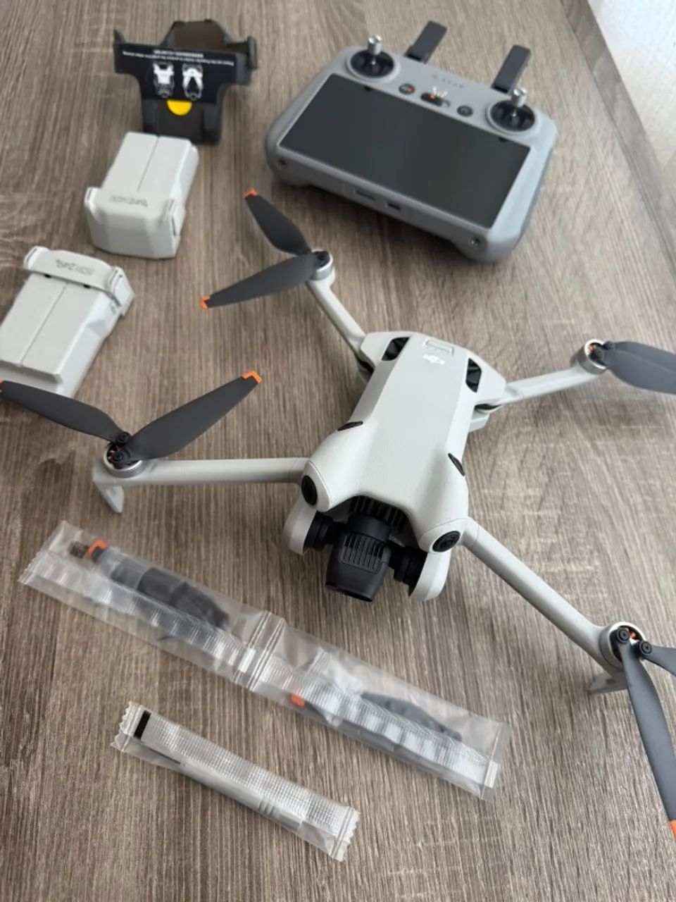 Drone DJI Mini 4 Pro com Controle com Tela (RC 2) - Excelente Estado