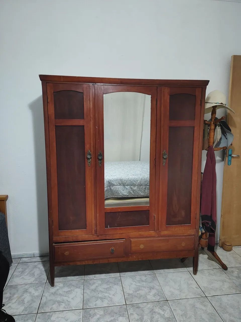 Guarda roupa antigo