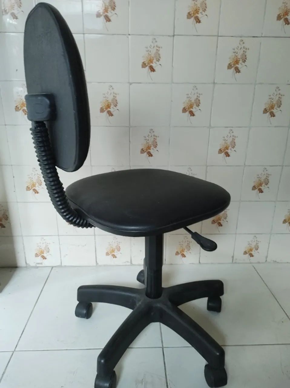 Cadeira executiva giratória escritório - Foto 4