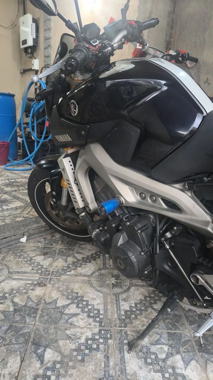 Vendo MT-09 ABS 2016 cor roxa  - Foto 5