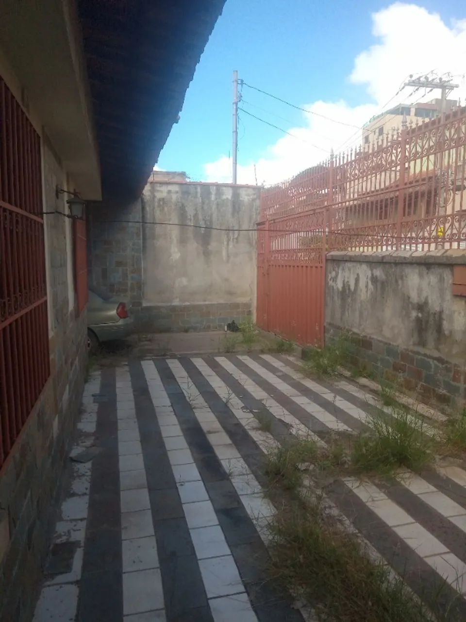 Otima casa 02 pavimentos com quintal amplo  - Foto 2