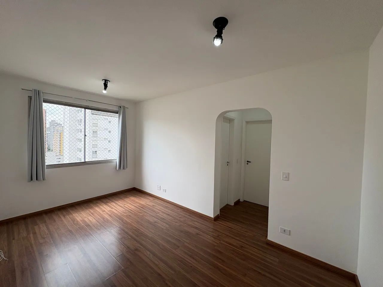 Apartamento com 1 dormitório e andar alto em Moema