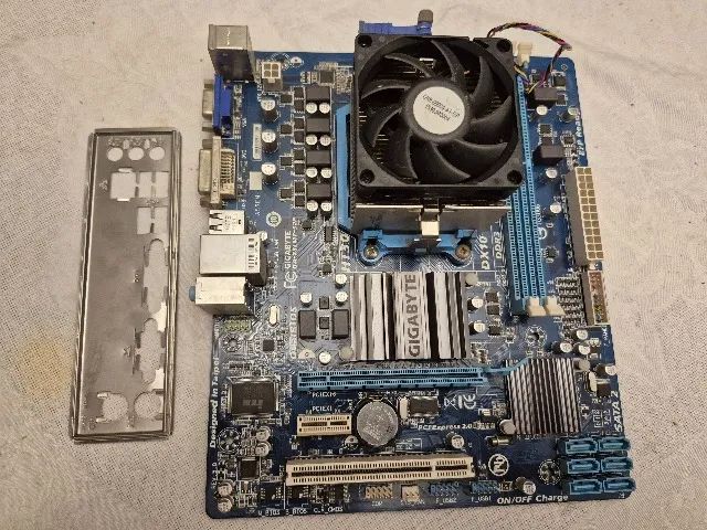 Placa-mãe AM3+ Gigabyte + Phenom X4 965