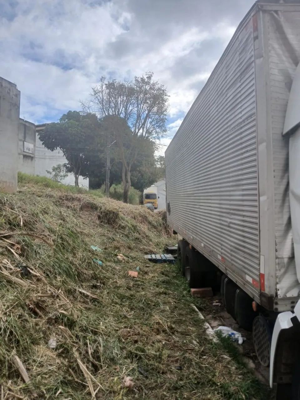 Bau de 8 e 30 para 16 pallet com plataforma  - Foto 5