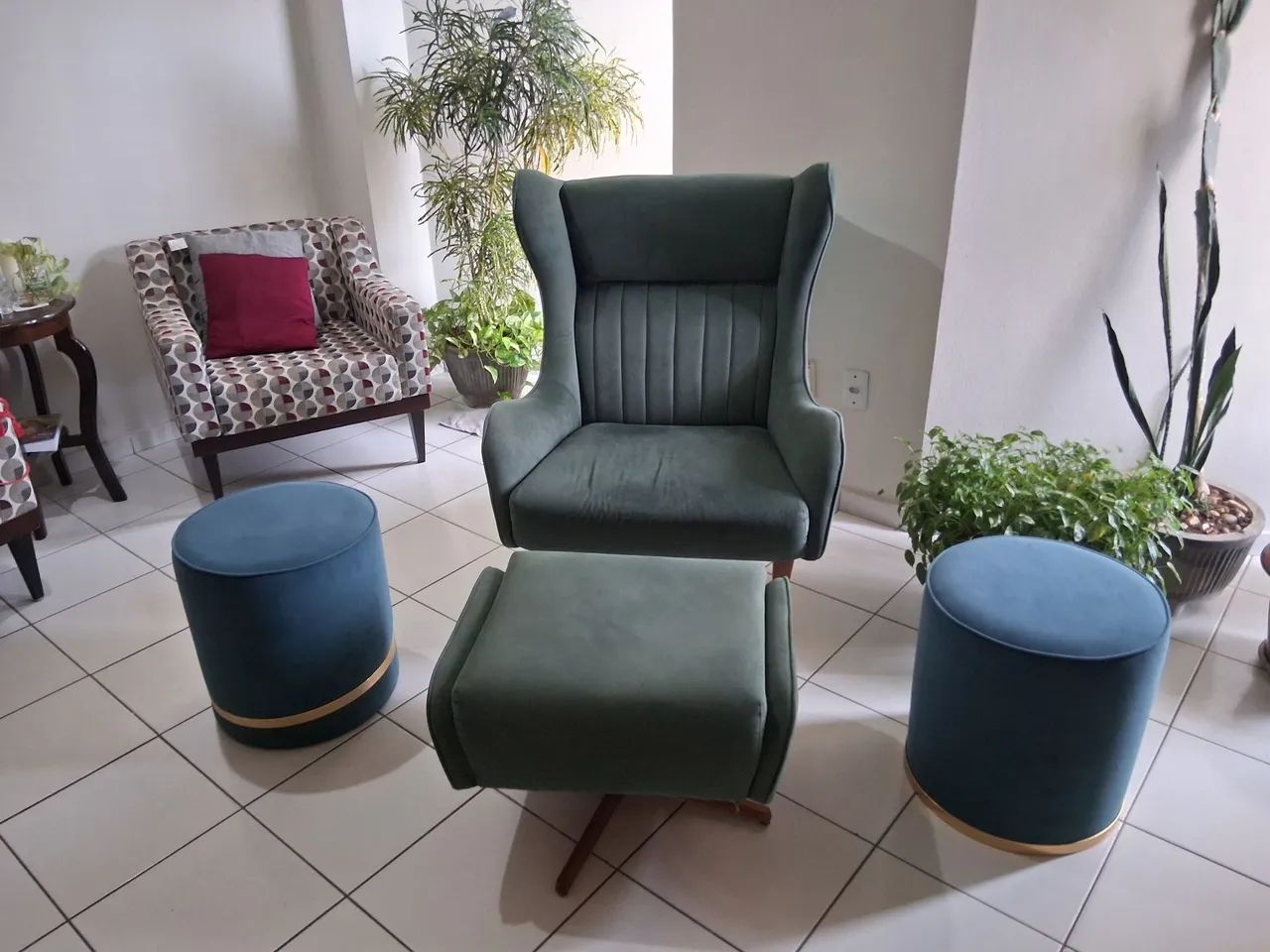 conjunto verde (poltrona e 3 puffs) - Foto 3