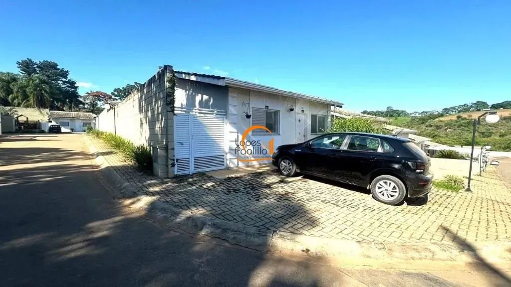 CASA EM CONDOMÍNIO FECHADO PRÓXIMO A ENTRADA DA CIDADE.